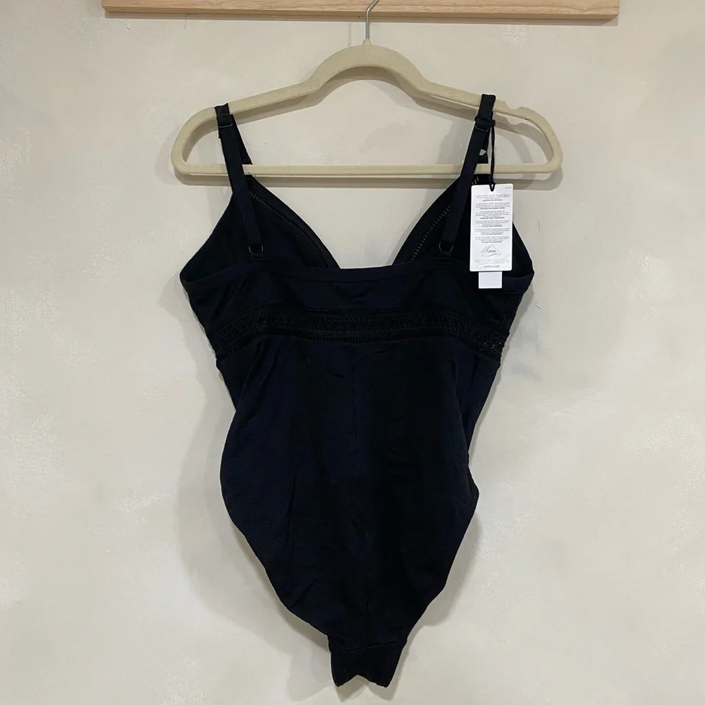 Robin Piccone Isabelle Keyhole One-Piece Swimsuit Black Size 12 NWT